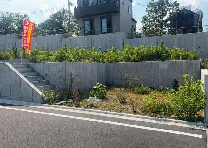 販売されている全ての土地が、宅地用の土地であるとは限りません。都市計画法に基づき、基本的に住宅を建てることができるのは土地計画区であることに加え、市街化区域として定められている地域のみとなっています。