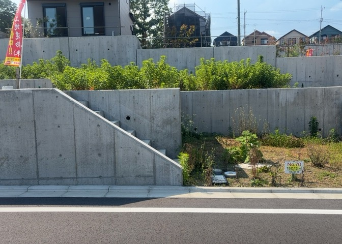 家を建てる前提で土地を探している場合、地盤の丈夫さは譲れない条件の一つです。地盤が脆弱だと追加工事が必要となります。また、過去に地盤沈下や液状化現象を起こした土地は、できるだけ避けた方がいいでしょう。