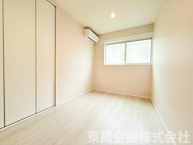コンパクトで使いやすい洋室です