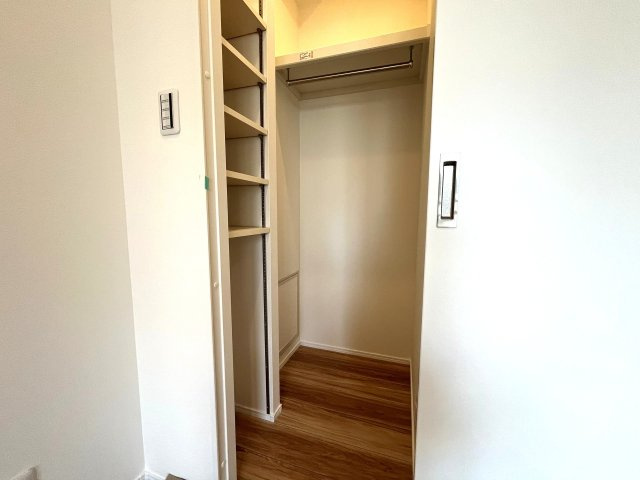 季節物も整理しやすい収納付き