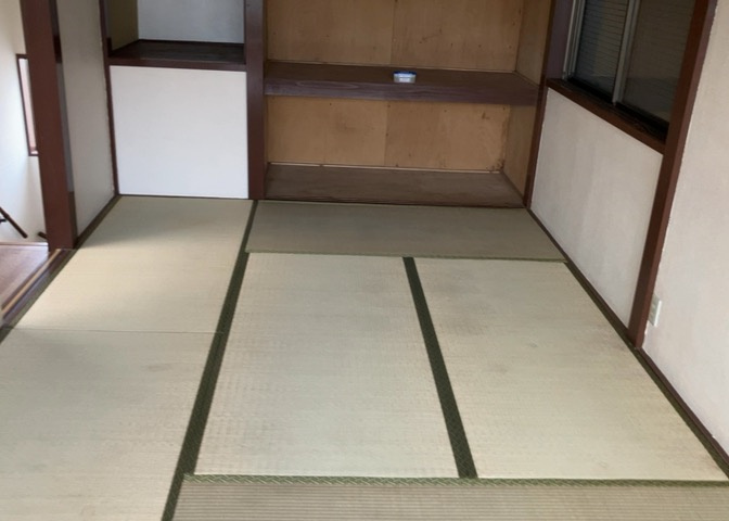 寝室でゆっくりと過ごすためにはベッド周りの適度な空間を担保することや窓の位置、照明の明るさ、寝室の広さなどを考える必要があります。自身や家族の構成とライフスタイルに併せて寝室にする部屋を選びましょう！