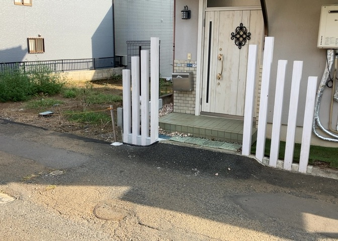 住宅用の土地では前面道路に2m以上接していなければならないと法律で定められています。しかし、お持ちの車のサイズやライフスタイルなどにより、2mでは利便が悪い場合もございますので、事前に確認しましょう。