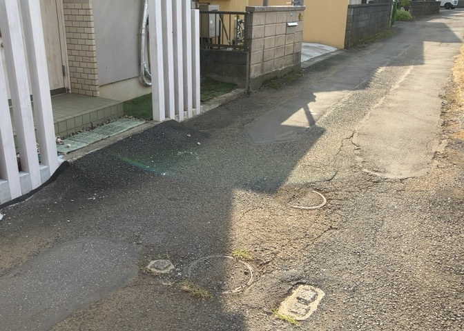 お持ちの車種によっては前面道路が広い方が便利でしょう。しかし、前面道路が広ければその分交通量が多くなるため、騒音などが気になる場合があります。実際に現地を見学し、周辺交通量や騒音などを確認しましょう！
