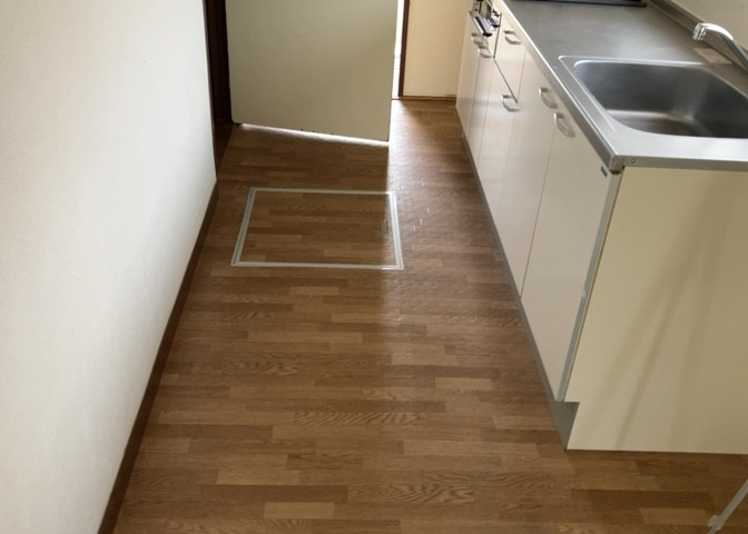 ダイニングは、食事や家族の団らんスペースとしてだけではなく、ほかの用途としても使用することができます。ダイニングテーブルを置き、食事のためのスペースを作ることでリビングとの差別化を図ることができます。