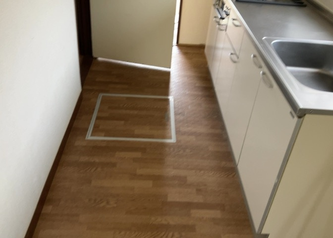 ダイニングにはダイニングテーブルセットなどを置くことが多く、間取りにおいて「D」と略記されますが、食事を作るときの作業場として使用したり、朝食を食べたりするときだけに使われるケースも少なくありません。