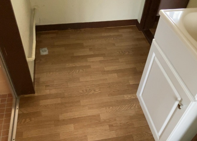 多くの戸建て住宅で見かける洗面脱衣所は、洗面台と洗濯機が2畳ほどのスペースに並べられていて、洗面所が脱衣所を兼ね備えている間取りが一般的です。お客様が利用することもある、パブリックな空間でもあります。