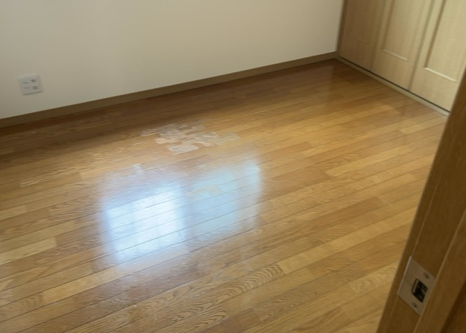 寝室でゆっくりと過ごすためにはベッド周りの適度な空間を担保することや窓の位置、照明の明るさ、寝室の広さなどを考える必要があります。自身や家族の構成とライフスタイルに併せて寝室にする部屋を選びましょう！