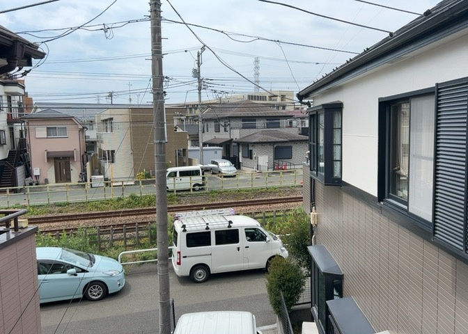 眺望を気にして物件を探す場合、前面に建物が建っていないか現地で確認しましょう！前面に建物があると景色はもちろん、日当たりや風通しにも影響が出てきます。住んだ時のことを想像しながら現地見学をしましょう。
