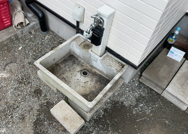 敷地内に散水栓や立水栓があると便利です。水道水を直接利用できるため、水を運ぶ手間を省くことが出来ます。大量の水を必要とする洗車作業や清掃などに役立ちます。その他設備とあわせて、現地でご確認ください。