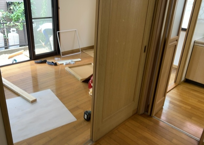 L型アイランドタイプは、キッチンからダイニングにもリビングにも目が行き届くので、とても使いやすい配置です。L字型独立タイプは、キッチンを独立させてるためLDKというよりもLDといった様なイメージです。