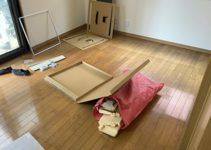 ダイニングは、食事や家族の団らんスペースとしてだけではなく、ほかの用途としても使用することができます。ダイニングテーブルを置き、食事のためのスペースを作ることでリビングとの差別化を図ることができます。