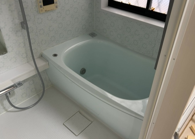 入浴時の快適さも大事なことですが、綺麗な状態を維持できなければ気持ちよく入浴できません。毎日の掃除が楽という点は大事なポイントになります！カビが生えにくく掃除がしやすい、壁や浴槽を選ぶといいでしょう。