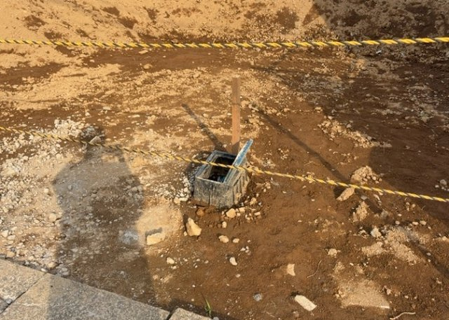 敷地内には、散水栓や立水栓があります。水道水を直接利用できるため、水を運ぶ手間を省くことが出来ます。大量の水を必要とする洗車作業や清掃などに役立ちます。その他設備とあわせて、現地でご確認ください。