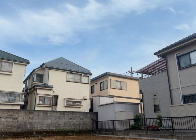 桜や紅葉の名所に出かける人は多いと思いますが、家にいながら季節の移ろいを感じる生活を送りませんか？リビングや窓から見える景色が生活を彩るワンポイントに！現地から見える景色を堪能してみては如何でしょう。