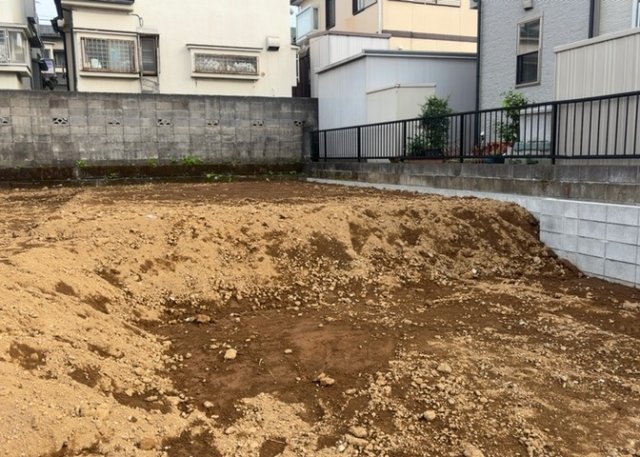 庭があることでガーデニングや家庭菜園はもちろん、こどもの遊び場やペットを放して遊ぶことができます。また、家の周囲に余裕があるということです。隣地との間があれば、十分な日当たりと、風通しが確保できます。