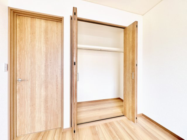 2階南東側6帖洋室の収納