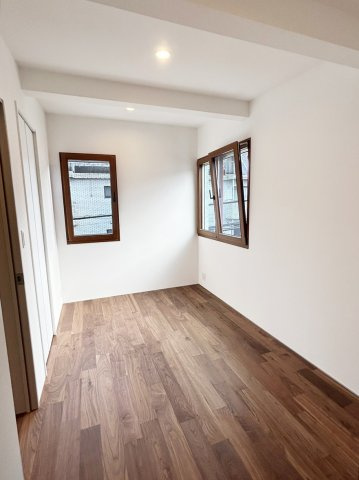 【目黒区下目黒5丁目 新築戸建の洋室】