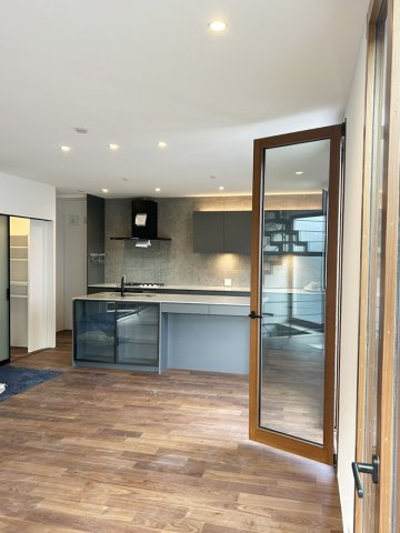 【目黒区下目黒5丁目 新築戸建の居間】