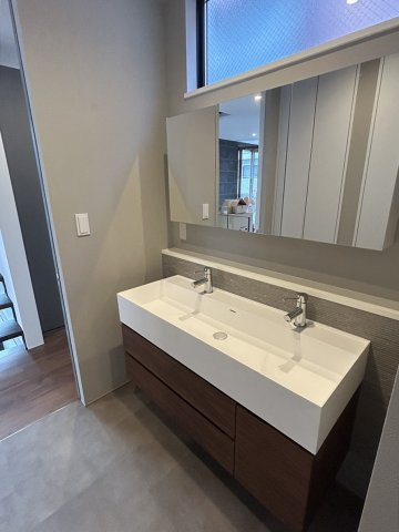 【目黒区下目黒5丁目 新築戸建の独立洗面台】