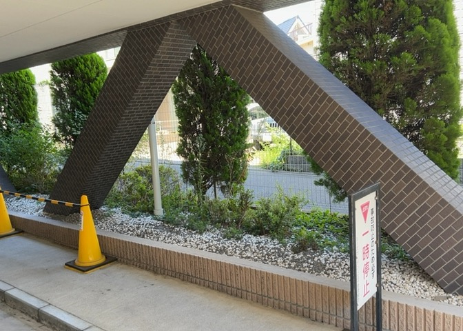 物件によっては、入居者が個人的に使用できる専用庭がついているものもあります。また、住宅の中にある土間の部分を庭と呼ぶこともあります。庭の用途は住む人によって変わり、それによってデザインもさまざまです。