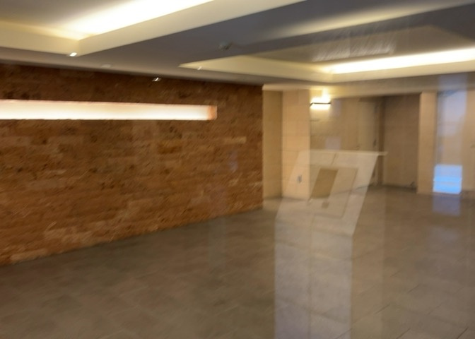 共用部分は、一棟の建物に住む区分所有者全員が共同で所有するとし、共用部分の管理、補修などは、区分所有者で形成される管理組合が行います。個人の判断で勝手に変更することはできませんので覚えておきましょう。