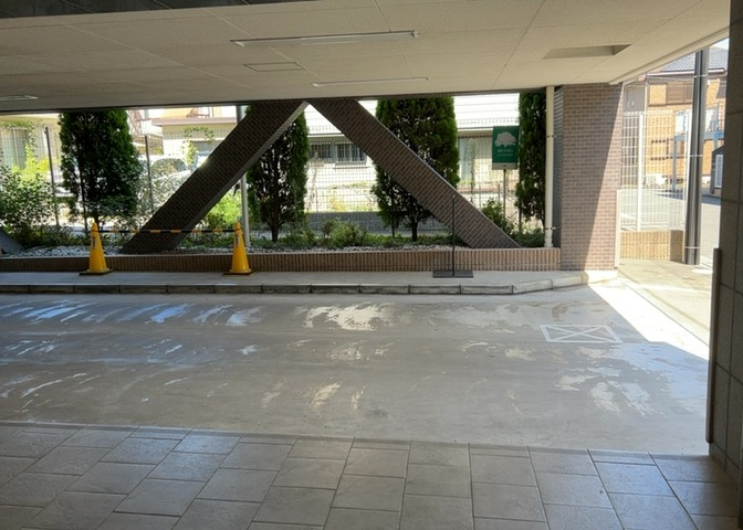 共用部分は、一棟の建物に住む区分所有者全員が共同で所有するとし、共用部分の管理、補修などは、区分所有者で形成される管理組合が行います。個人の判断で勝手に変更することはできませんので覚えておきましょう。