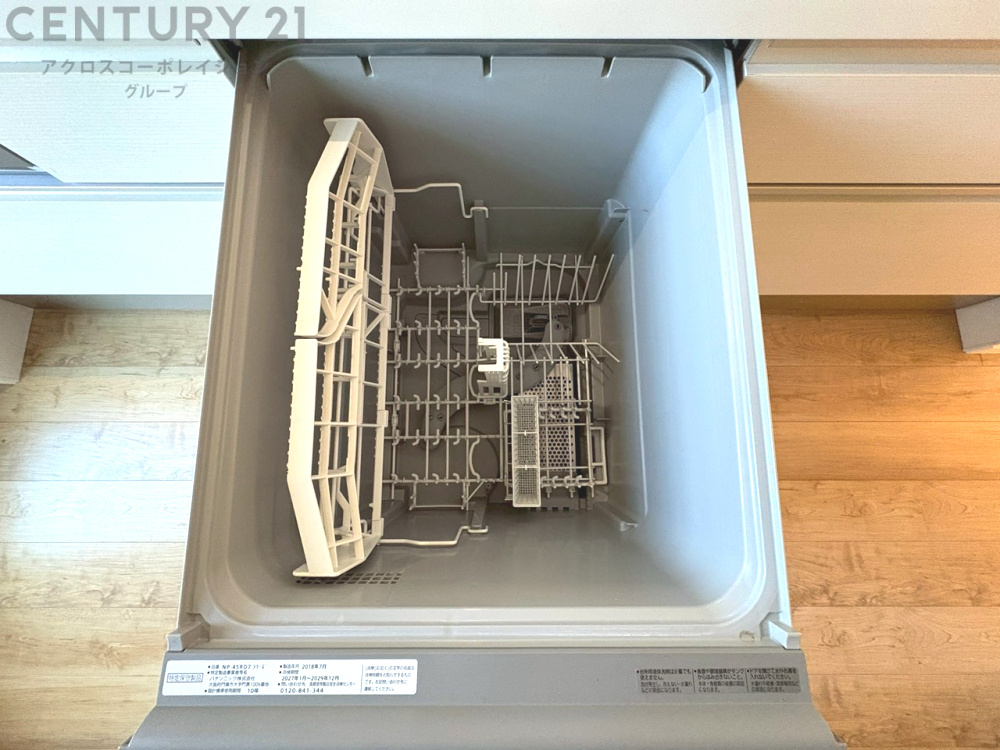 手洗いに比べて時間や労力を節約できることです。また、高温のお湯で洗浄されるため、雑菌や細菌を殺菌する効果もあります。さらに、乾燥機能があるため、手で拭く手間も省け衛生的に保管できます。