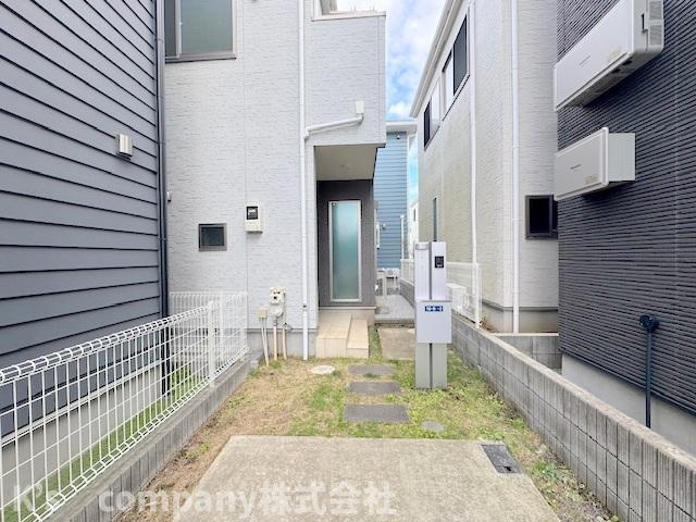 玄関ポスト置き場♪