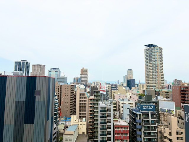 【物件からの眺望（東）】13階からの眺望！周辺に高層建築物がないため、抜けた眺望が満喫可能です☆