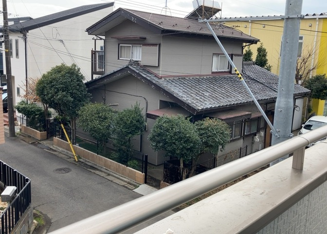 眺望を気にして物件を探す場合、前面に建物が建っていないか現地で確認しましょう！前面に建物があると景色はもちろん、日当たりや風通しにも影響が出てきます。住んだ時のことを想像しながら現地見学をしましょう。