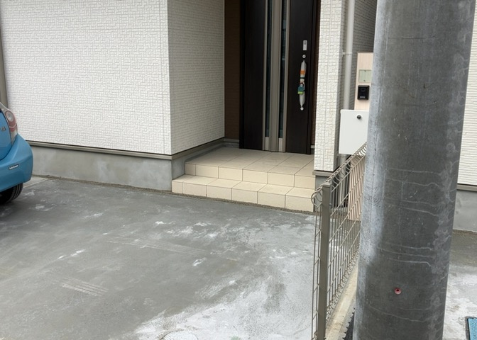 庭があることでガーデニングや家庭菜園はもちろん、こどもの遊び場やペットを放して遊ぶことができます。また、家の周囲に余裕があるということです。隣地との間があれば、十分な日当たりと、風通しが確保できます。