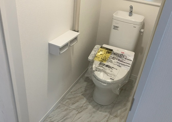 トイレは大きさや形、機能、抗菌性などが異なる多種多彩なタイプが各メーカーから出ています。それぞれに良さがあるため、事前にどういったタイプのトイレがいいのかをご家庭内で決めて、内見に行くといいでしょう。