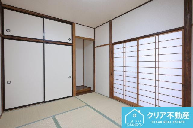 和室は収納がたっぷりあるのですっきりとした空間に♪