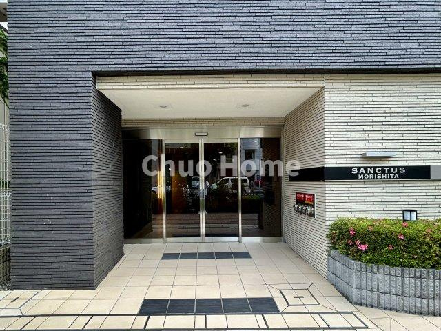 【エントランス】マンションのエントランスは、その物件の印象を決める、顔とも言える場所です。毎日通る場所ですからきれいなのが一番です。