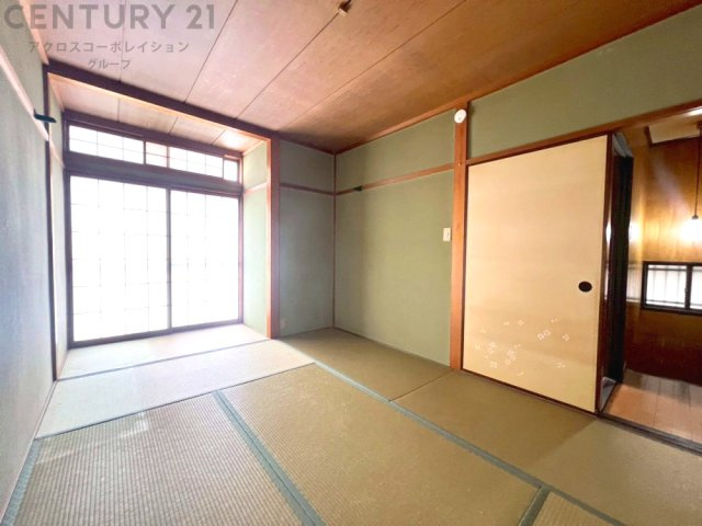 寝室…リラックスできるプライベート空間で、快適な睡眠をサポート。個人の好みに合わせたインテリアや寝具で心地良さを追求。プライベートな時間を過ごし、リフレッシュする場所におすすめです。