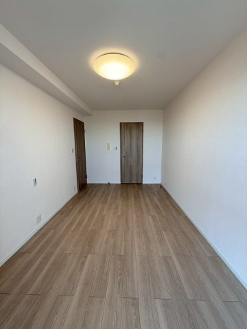 ウォークインクローゼット付きの8帖洋室は主寝室にぴったり