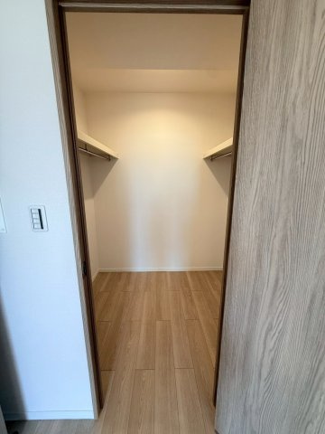 8帖洋室のウォークインクローゼット