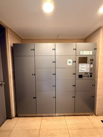 宅配ボックスもあり、留守の際のお荷物の受け取りにも便利です
