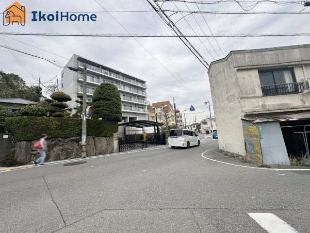 ●年中無休：当日予約可●前面道路は約7ｍ有り！間口広々しておりますのでお車の入出庫も安心です！