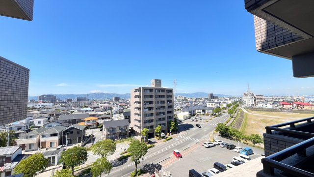 玄関からの眺望、素敵な開放的な景色ですね。7階から望む、開放的なパノラマ眺望