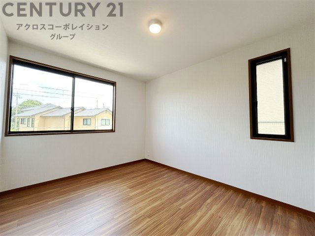 子供部屋…創造性や成長を促す遊びの空間を提供。学習や趣味に集中できる環境を整えます。個別のプライベートスペースは自己表現と自立心を育み、心地よい睡眠環境を整えリラックスできる場所を提供。
