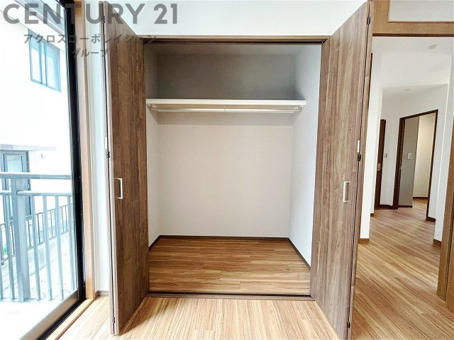 衣類やアクセサリー、小物類の収納が便利で整理整頓がしやすく、部屋の美観を保ちつつ、スペースを最大限に活用できます。衣服のしわやダメージを防ぎ、長持ちさせることができます。
