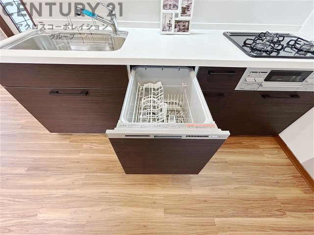 手洗いに比べて時間や労力を節約できることです。また、高温のお湯で洗浄されるため、雑菌や細菌を殺菌する効果もあります。さらに、乾燥機能があるため、手で拭く手間も省け衛生的に保管できます。
