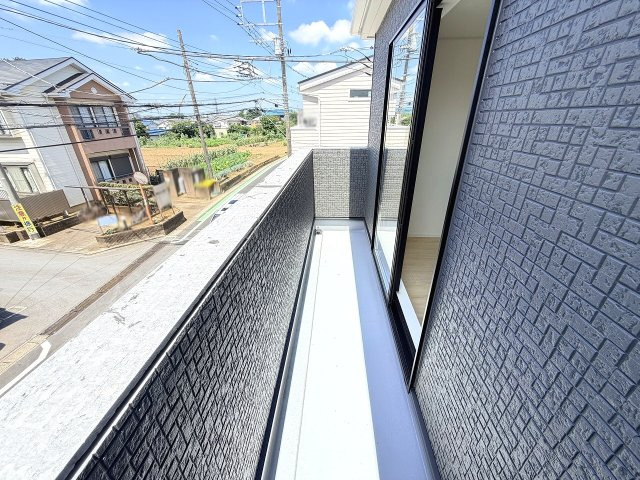 南向きの明るいバルコニー。気持ちの良いお洗濯が出来そう☆