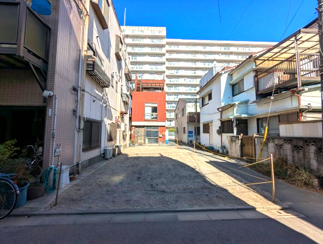3方道路風につき、解放感良好です。