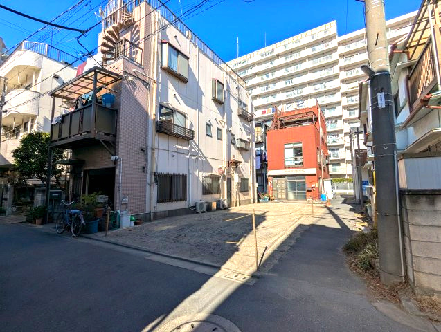 南東側から撮影。