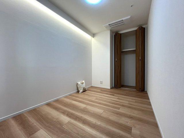 各居室に収納を確保し、生活感を抑えながらすっきり暮らしやすい住空間です。