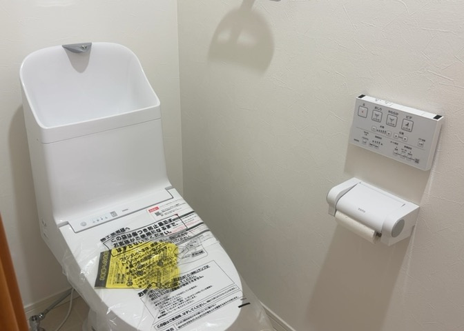 トイレは大きさや形、機能、抗菌性などが異なる多種多彩なタイプが各メーカーから出ています。それぞれに良さがあるため、事前にどういったタイプのトイレがいいのかをご家庭内で決めて、内見に行くといいでしょう。