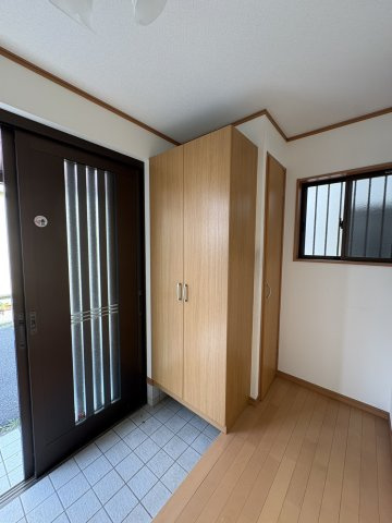 収納豊富な玄関