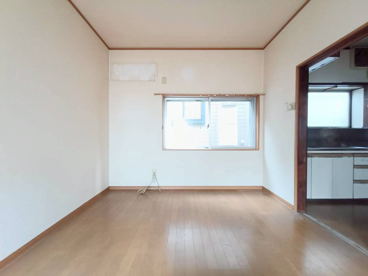落ち着いた色合いのフローリングです。